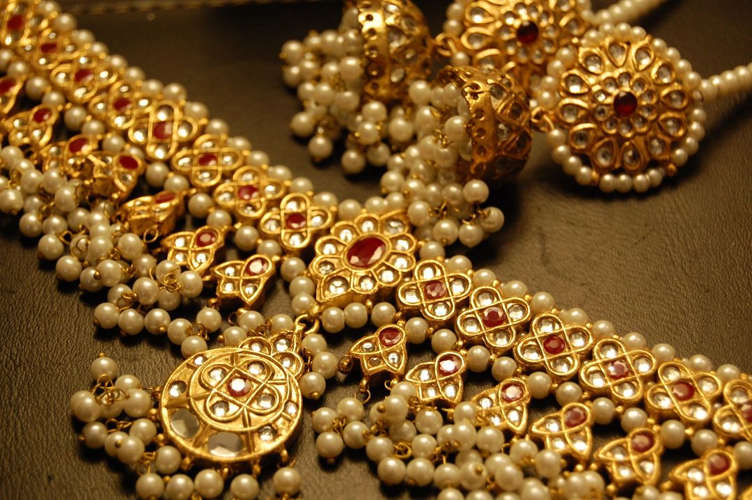 KUNDAN & RED STONE CHOKER SET WITH PEARLS