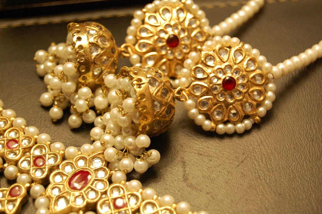 KUNDAN & RED STONE CHOKER SET WITH PEARLS