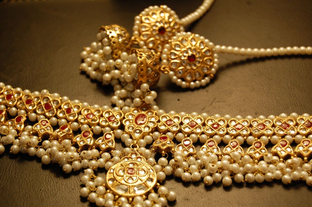KUNDAN & RED STONE CHOKER SET WITH PEARLS