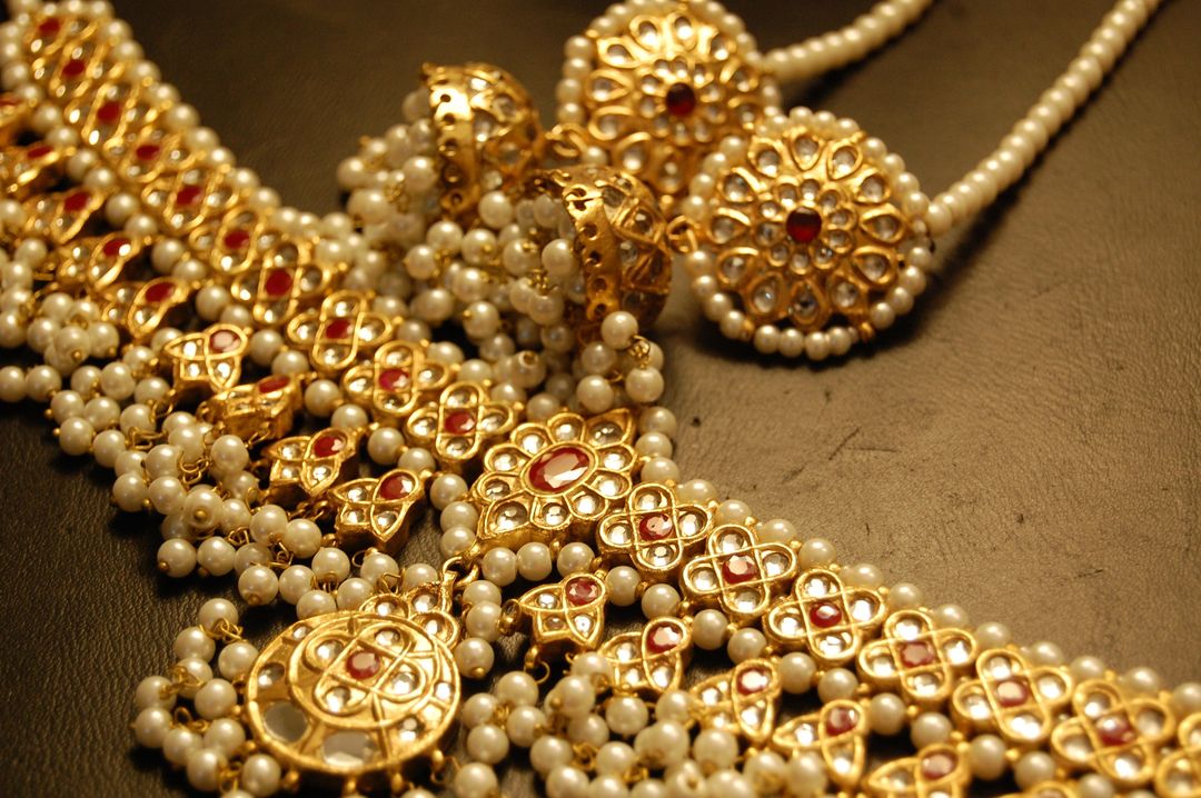 KUNDAN & RED STONE CHOKER SET WITH PEARLS