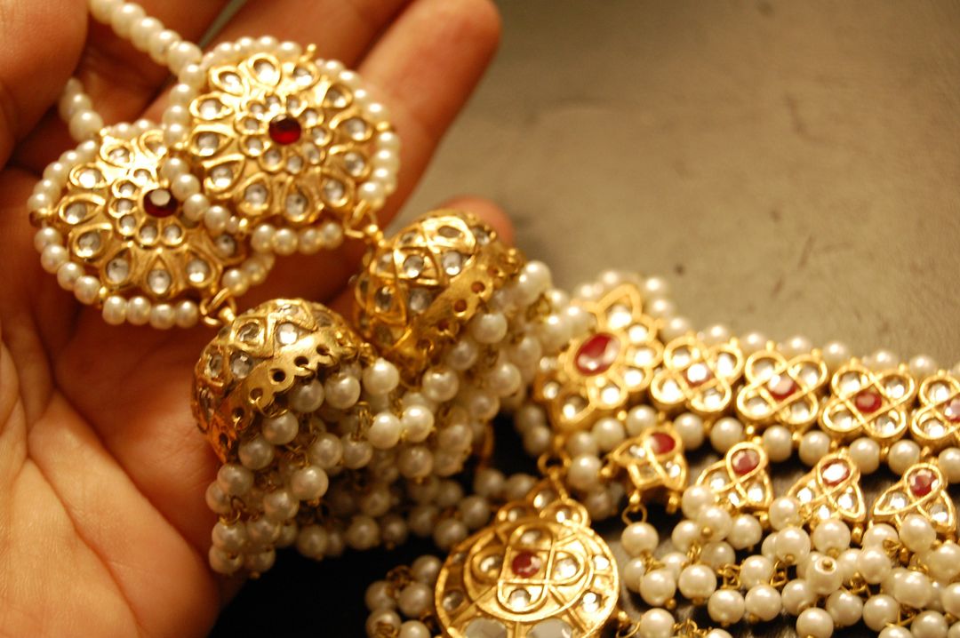 KUNDAN & RED STONE CHOKER SET WITH PEARLS