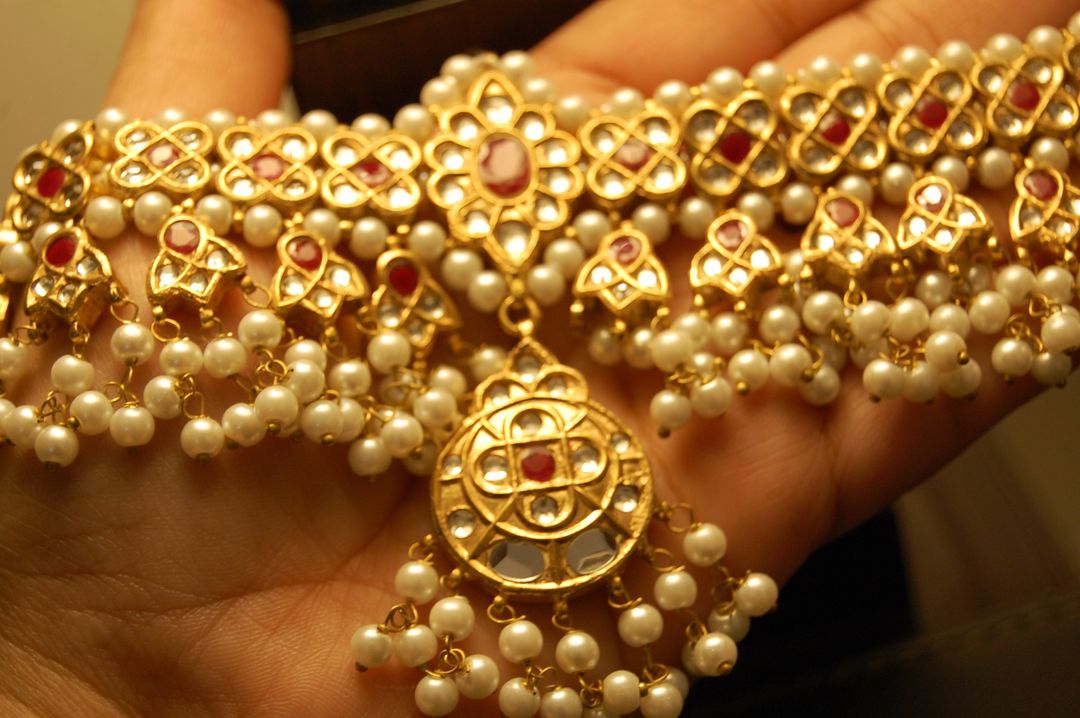 KUNDAN & RED STONE CHOKER SET WITH PEARLS