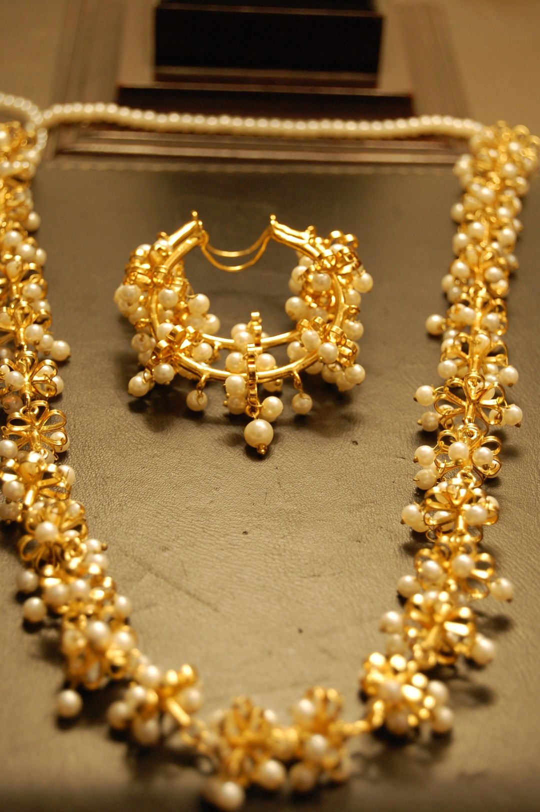 TRADITIONAL MOLSARI WITH PEARL BALAS