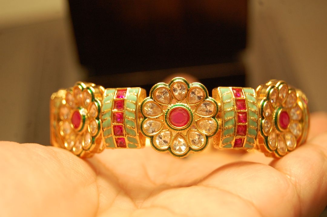 SINGLE FLORAL INDIAN KARA (OPENABLE)