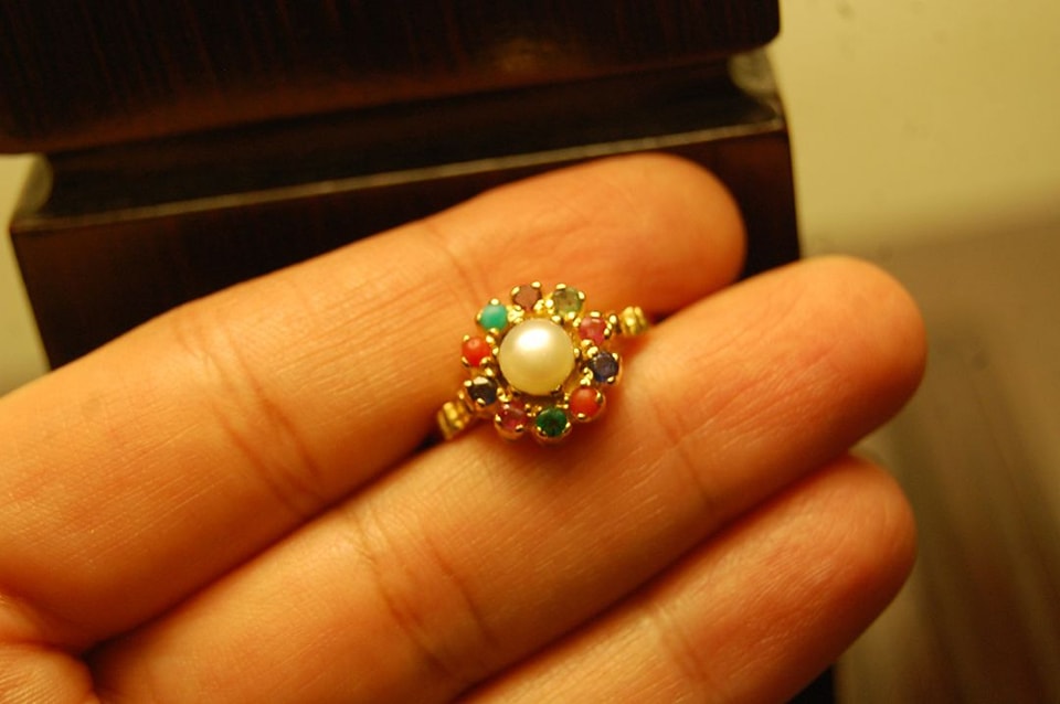 NAURATAN RING WITH PEARL IN SILVER WITH GOLD PLATING