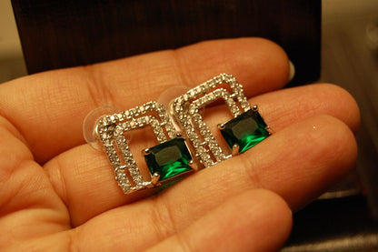 ZIRCON EARRINGS IN EMERALD GREEN
