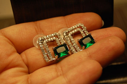 ZIRCON EARRINGS IN EMERALD GREEN