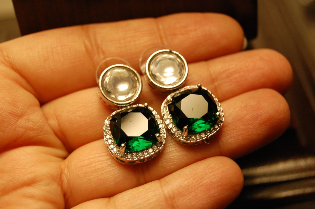 AMERICAN DIAMOND EARRINGS IN EMERALD GREEN
