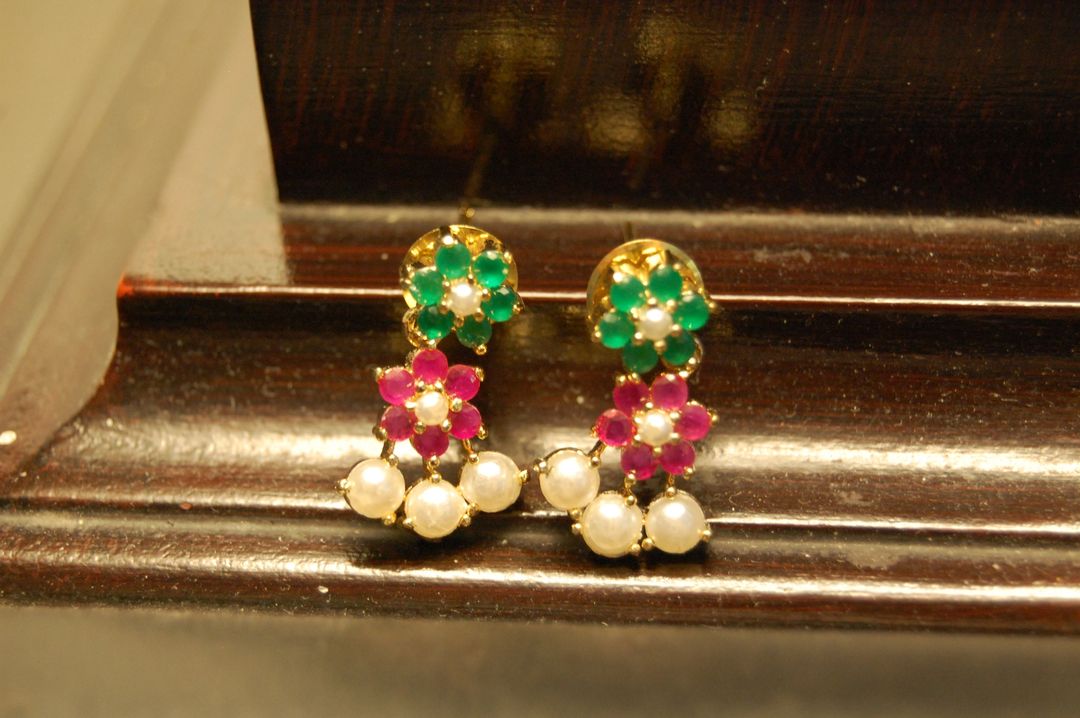 MULTI STONE FLORAL EARRINGS