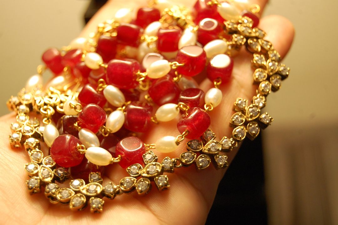 PEARL & RED MALA WITH ZIRCON STRING