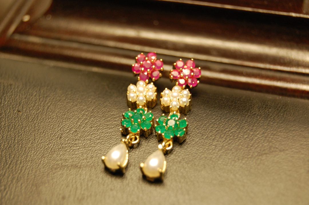 MULTI STONE FLORAL EARRINGS