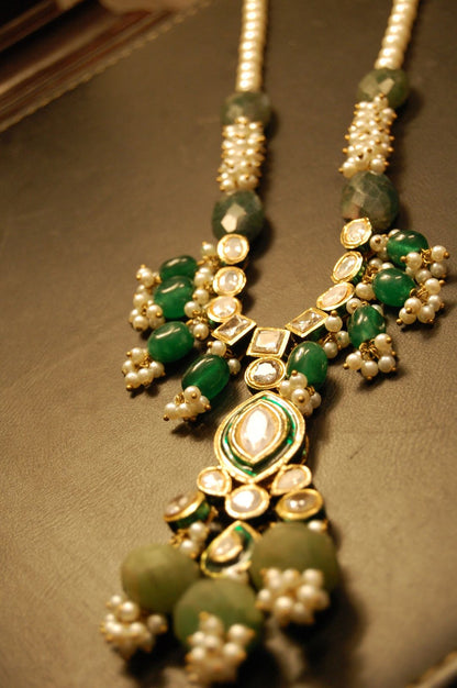 POLKI KUNDAN PANDENT IN GREEN & PEARLS STRING