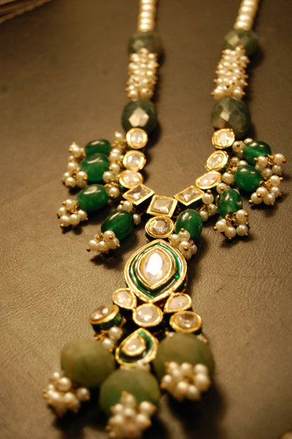 POLKI KUNDAN PANDENT IN GREEN & PEARLS STRING