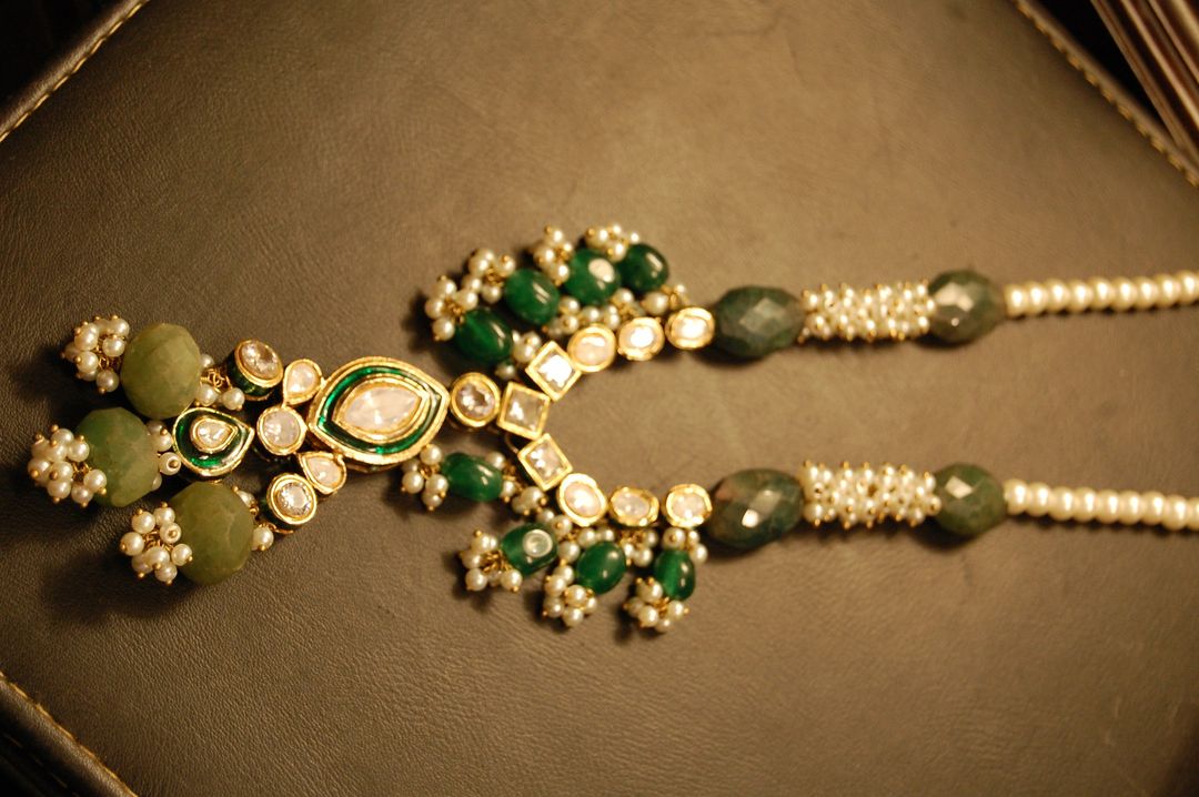 POLKI KUNDAN PANDENT IN GREEN & PEARLS STRING
