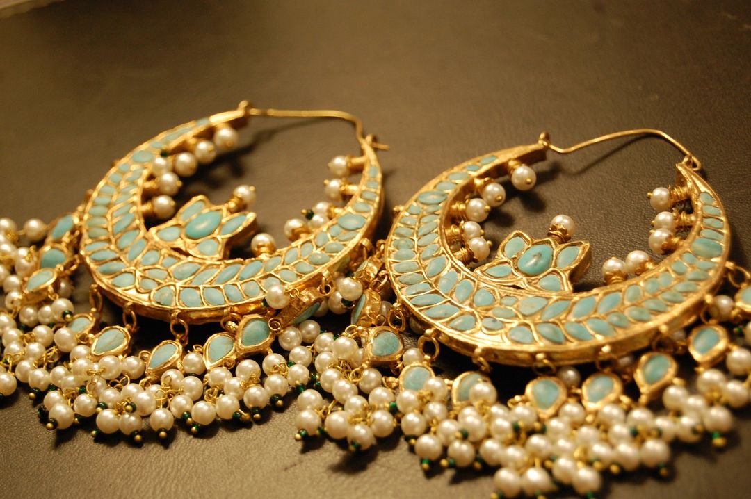 LARGE BALAS IN FEROZA & PEARLS