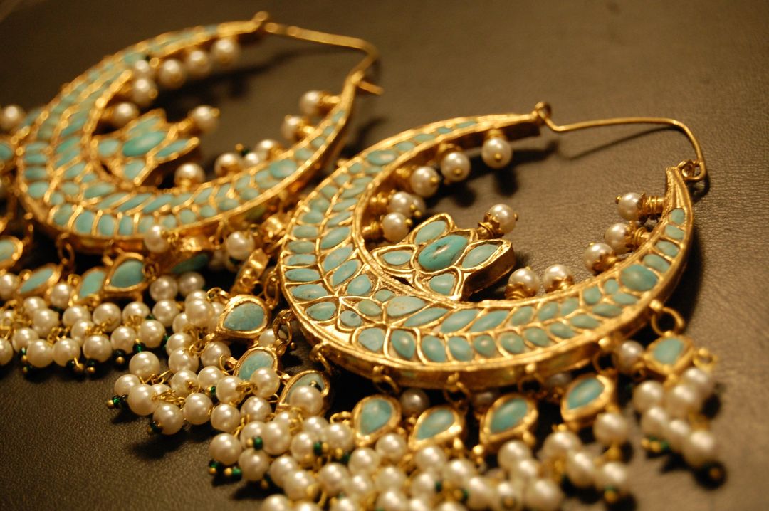 LARGE BALAS IN FEROZA & PEARLS