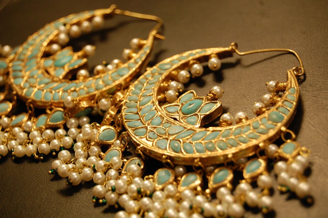 LARGE BALAS IN FEROZA & PEARLS