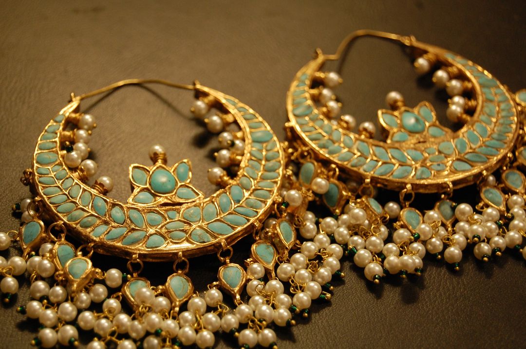 LARGE BALAS IN FEROZA & PEARLS