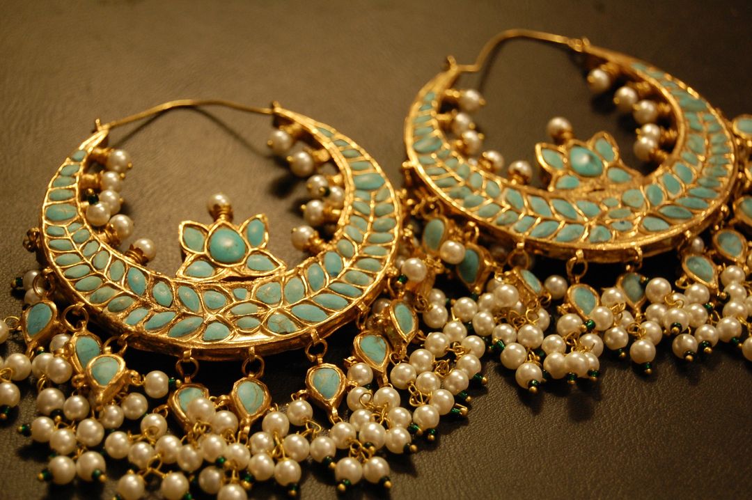 LARGE BALAS IN FEROZA & PEARLS