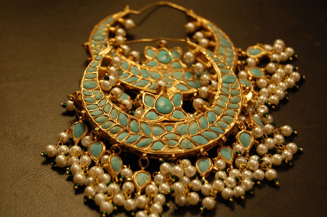 LARGE BALAS IN FEROZA & PEARLS