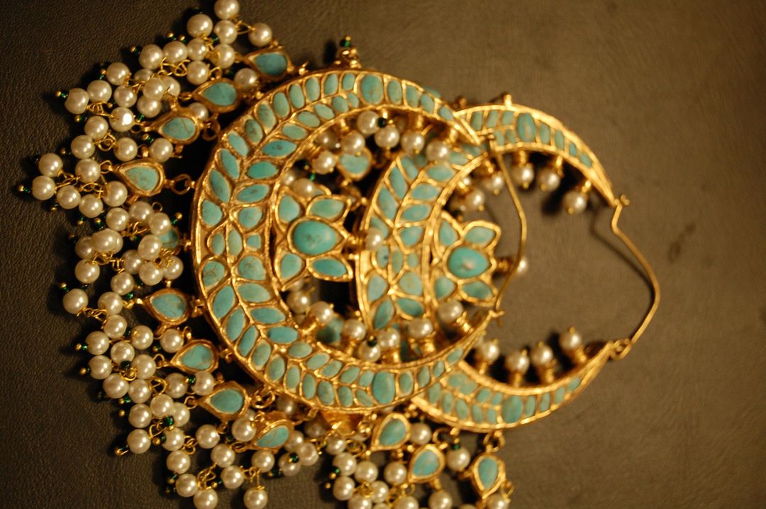 LARGE BALAS IN FEROZA & PEARLS