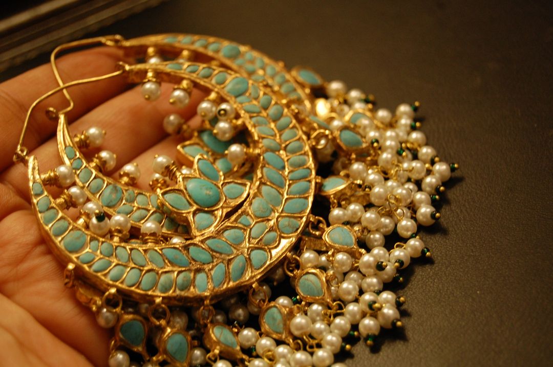 LARGE BALAS IN FEROZA & PEARLS