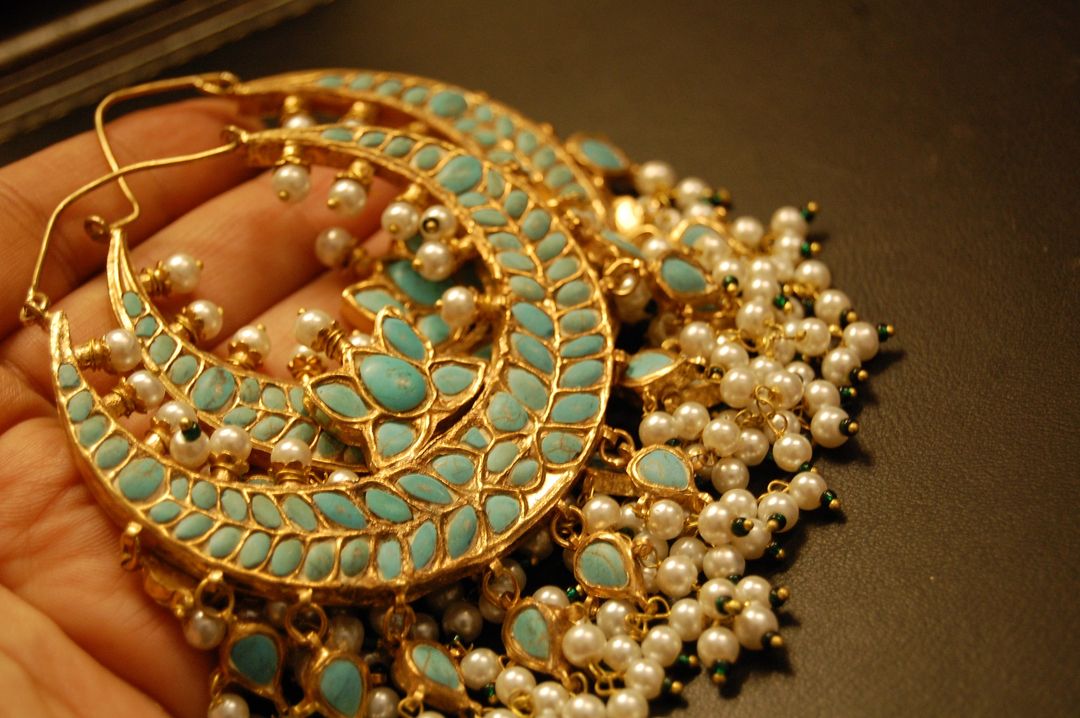 LARGE BALAS IN FEROZA & PEARLS
