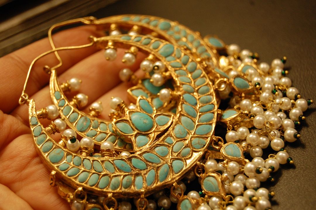 LARGE BALAS IN FEROZA & PEARLS