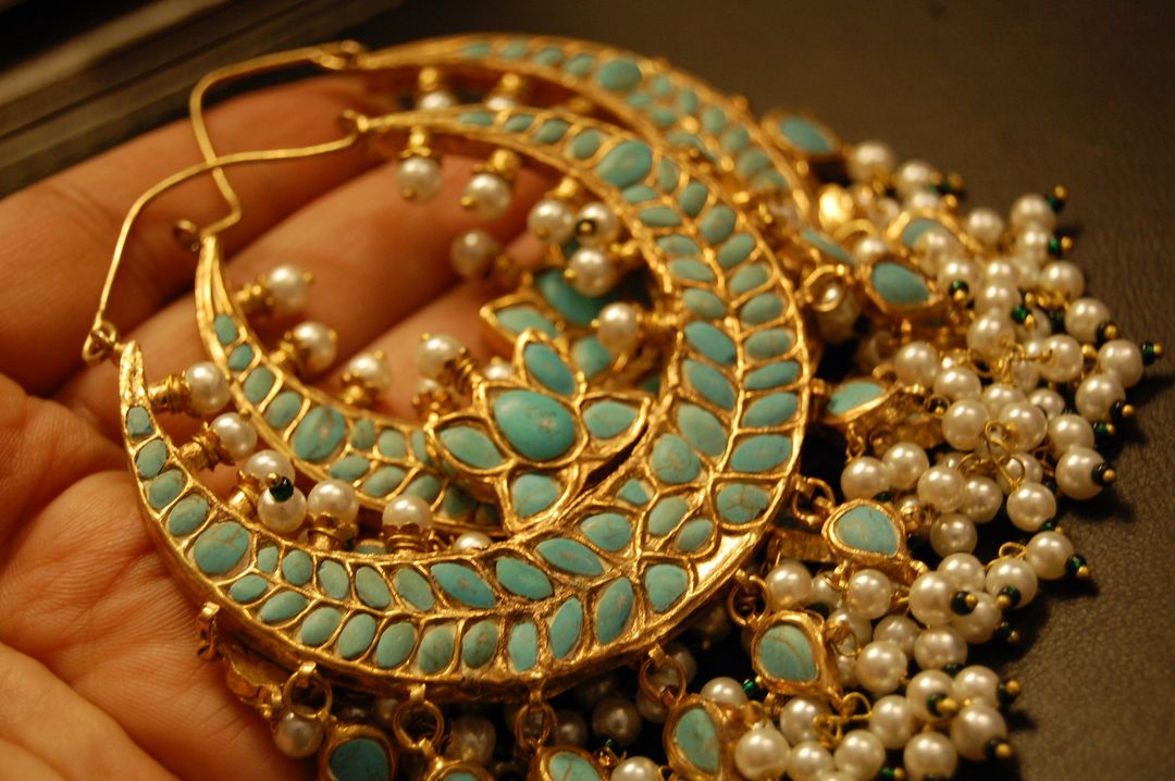 LARGE BALAS IN FEROZA & PEARLS