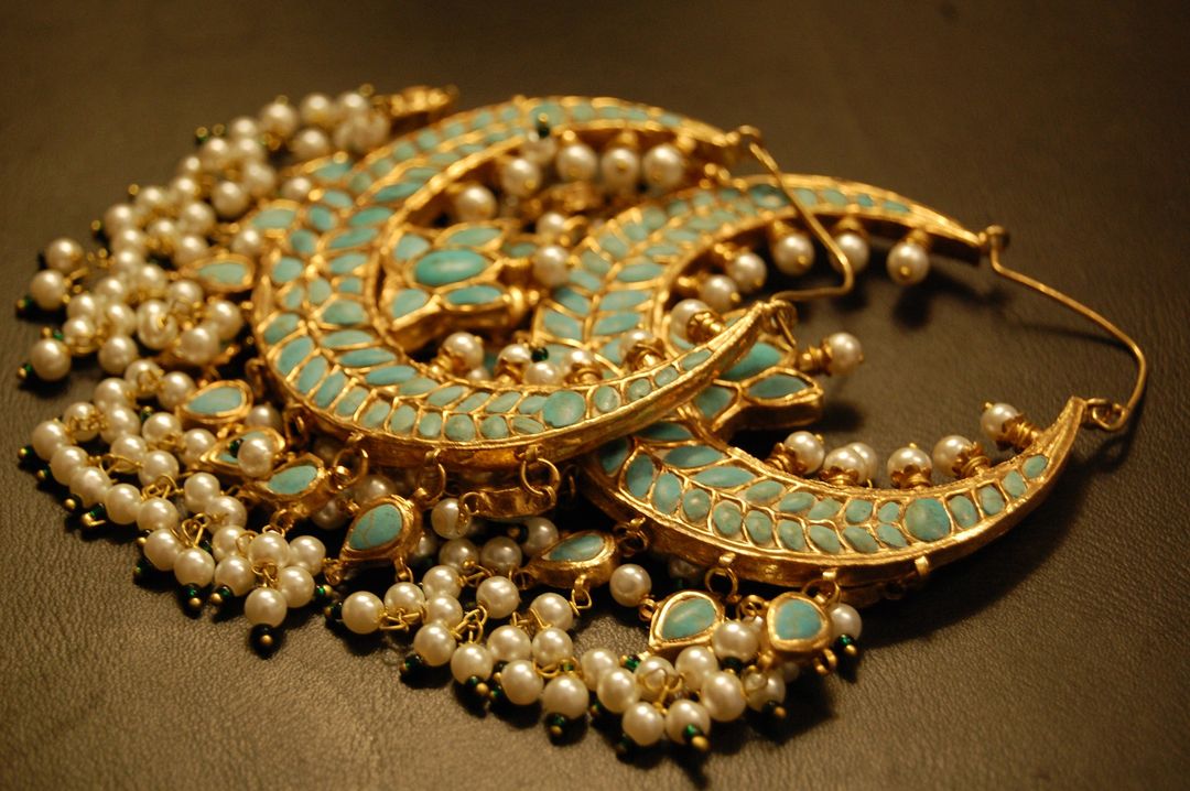 LARGE BALAS IN FEROZA & PEARLS