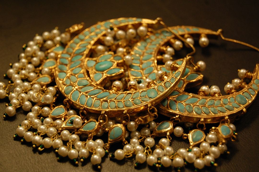 LARGE BALAS IN FEROZA & PEARLS