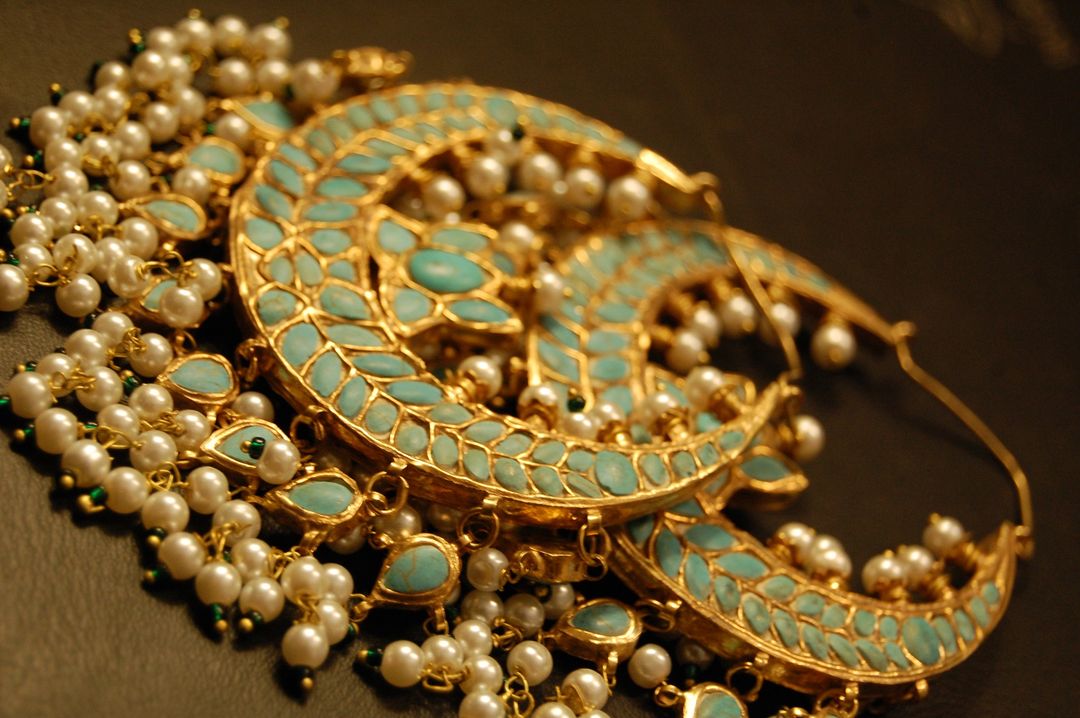 LARGE BALAS IN FEROZA & PEARLS