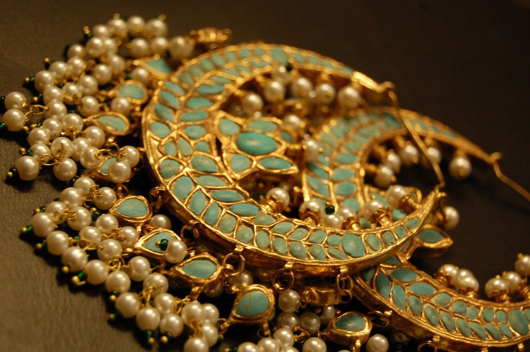 LARGE BALAS IN FEROZA & PEARLS