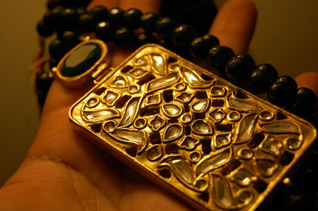 ELEGANT GREEN &  KUNDAN LONG MALA