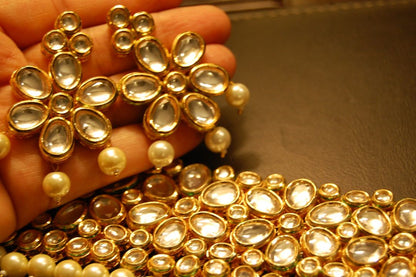 KUNDAN CHOKER SET WITH PEARLS