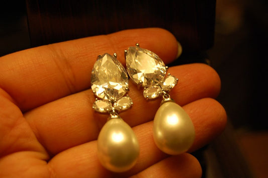 PEARL DROP EARRING