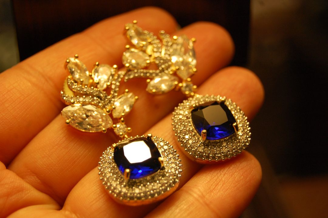 ZIRCON STONE EARRINGS