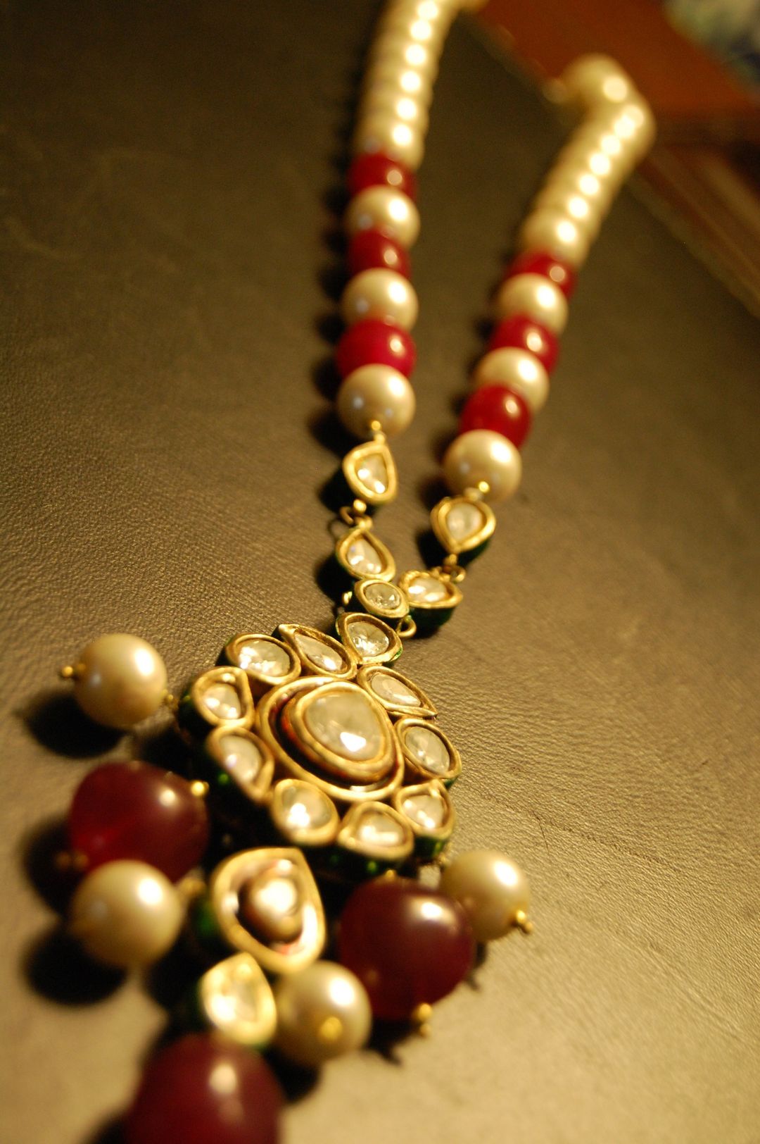 ELEGANT PEARL & KUNDAN MALA