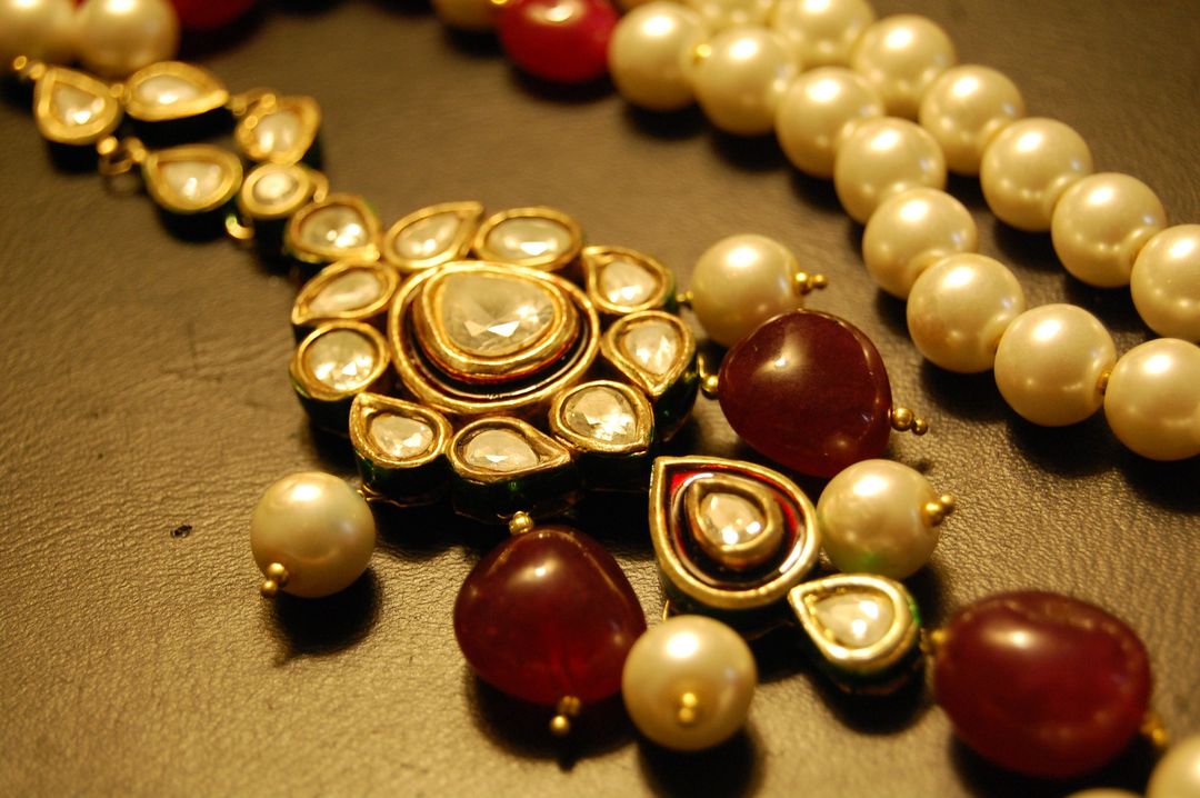 ELEGANT PEARL & KUNDAN MALA