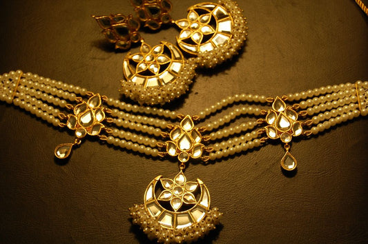 KUNDAN & PEARLS CHOKER SET