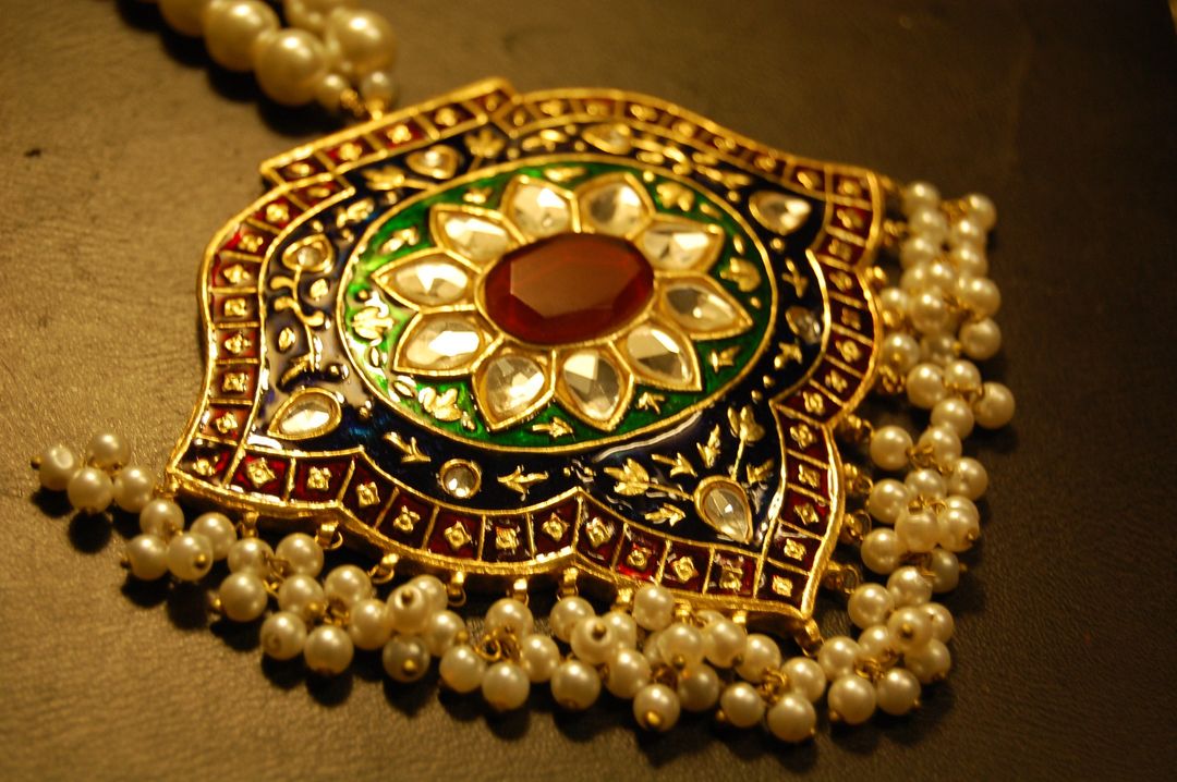 GORGEOUS KUNDAN & MEENA MALA