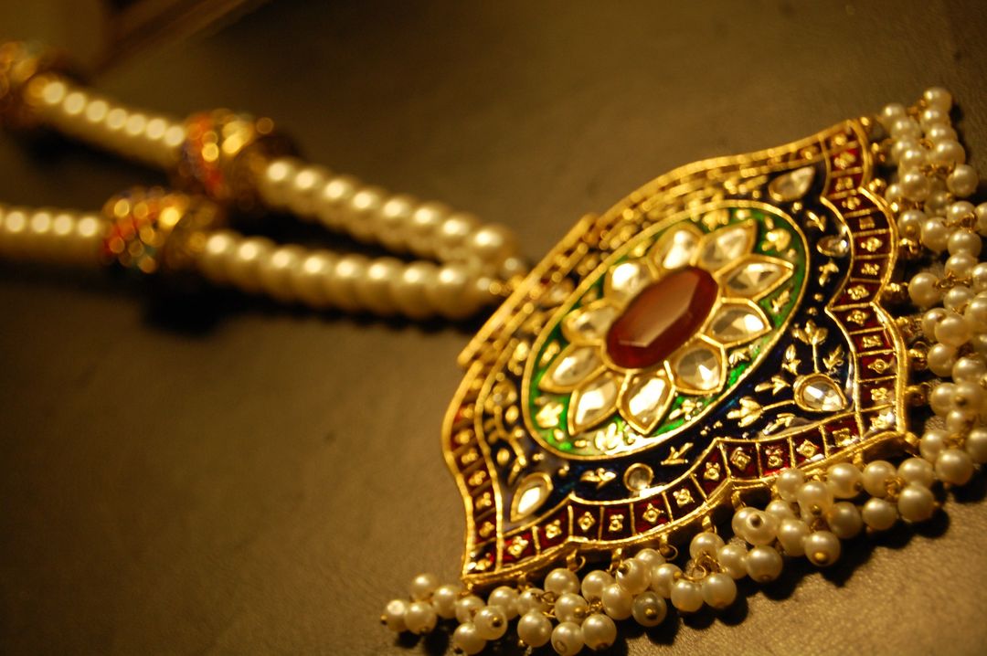 GORGEOUS KUNDAN & MEENA MALA