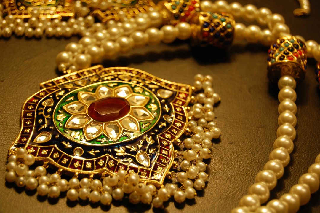 GORGEOUS KUNDAN & MEENA MALA