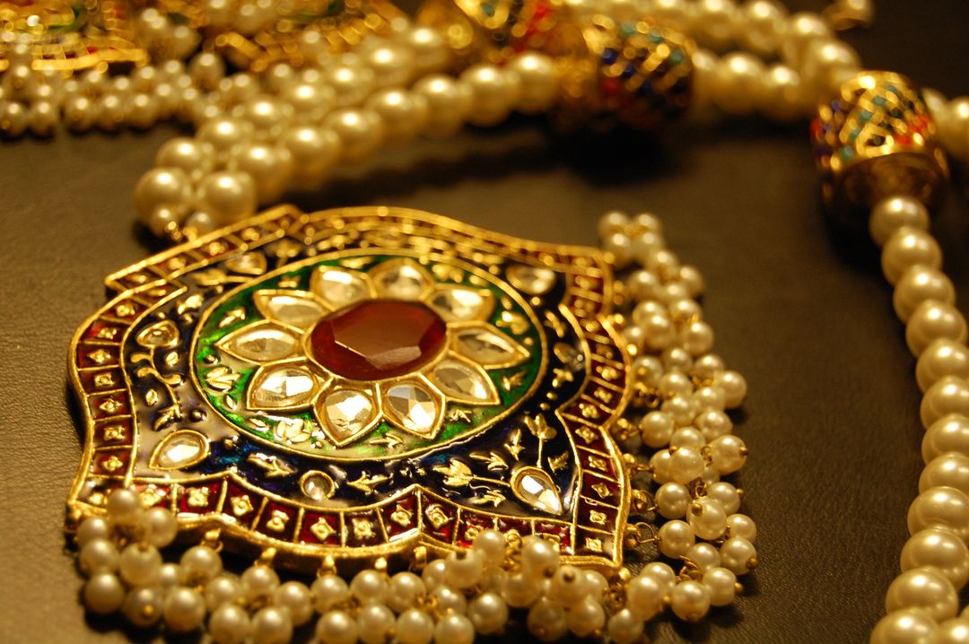 GORGEOUS KUNDAN & MEENA MALA