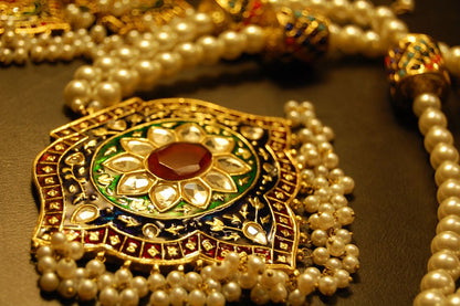 GORGEOUS KUNDAN & MEENA MALA