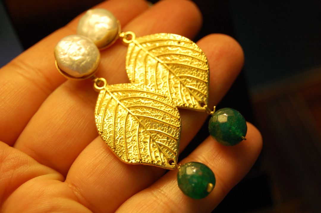 GOLD LEAVES WITH MOTHER OF PEARL
