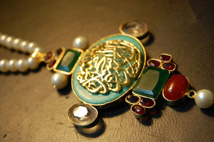 CALLIGRAPHIC PENDENT IN FEAROZA