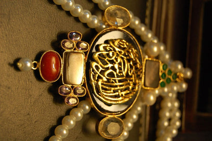 CALLIGRAPHIC PENDENT IN BLACK