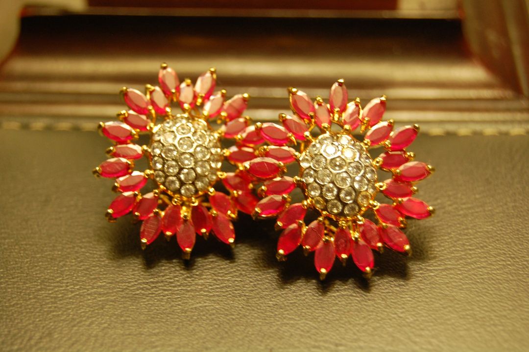 ZIRCON RED EARRINGS