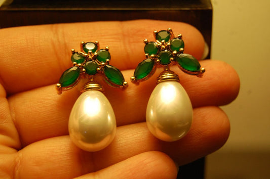 PEARL DROP WITH GREEN EARRINGS